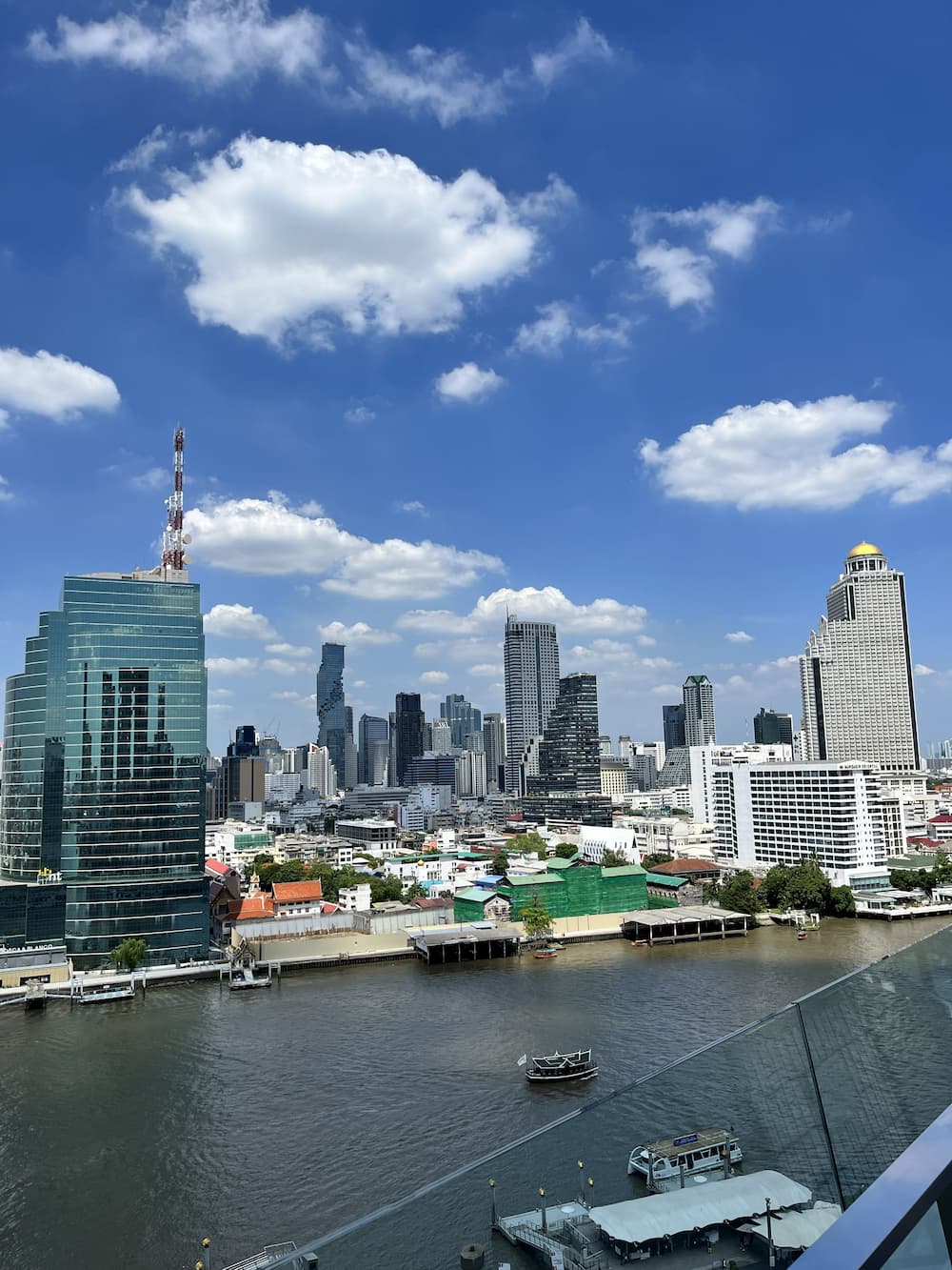 Bangkok mit Teenager – Skyline und Chao Phraya vom Icon Siam