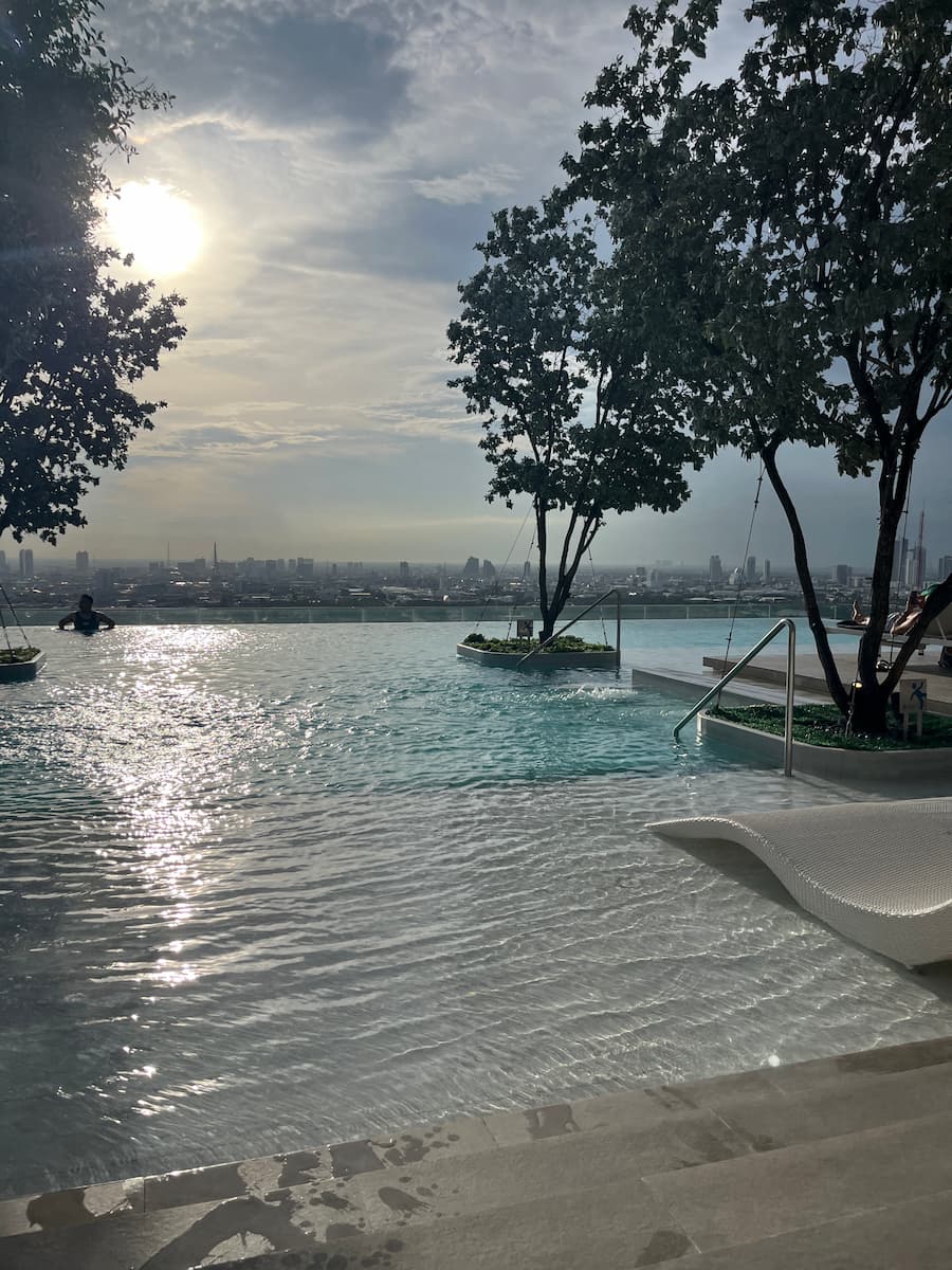 Eastin Grand Hotel Phaya Thai Infinity Pool 22. Etage