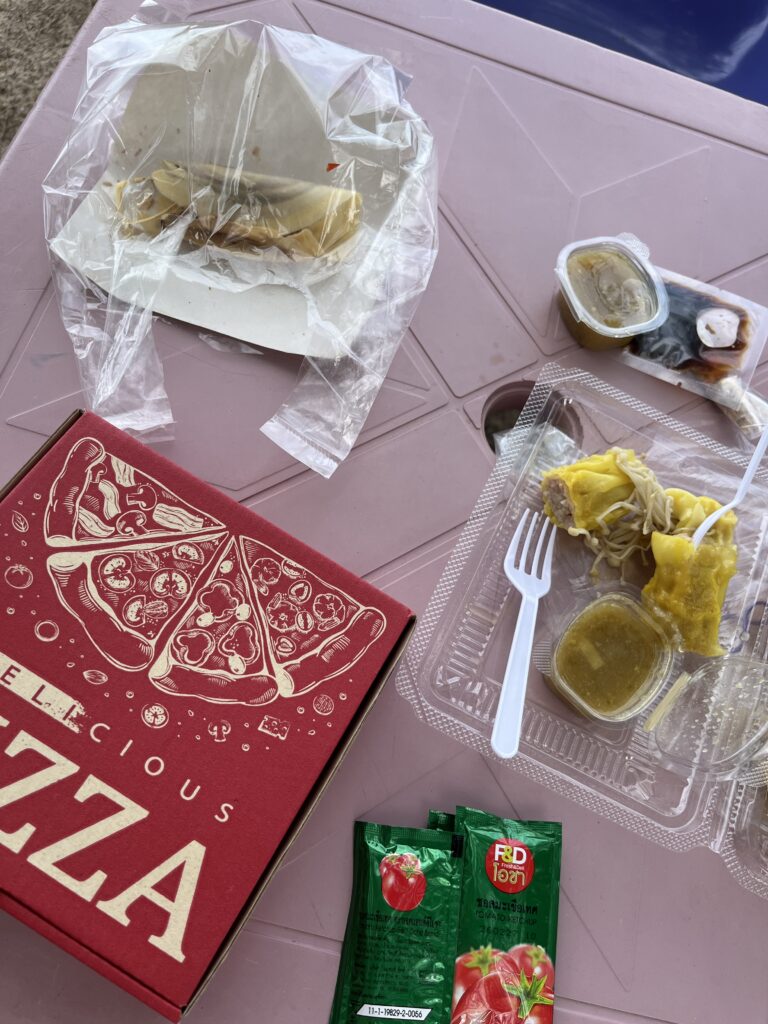 Sonntagsmarkt Ban Krut mit Teenager