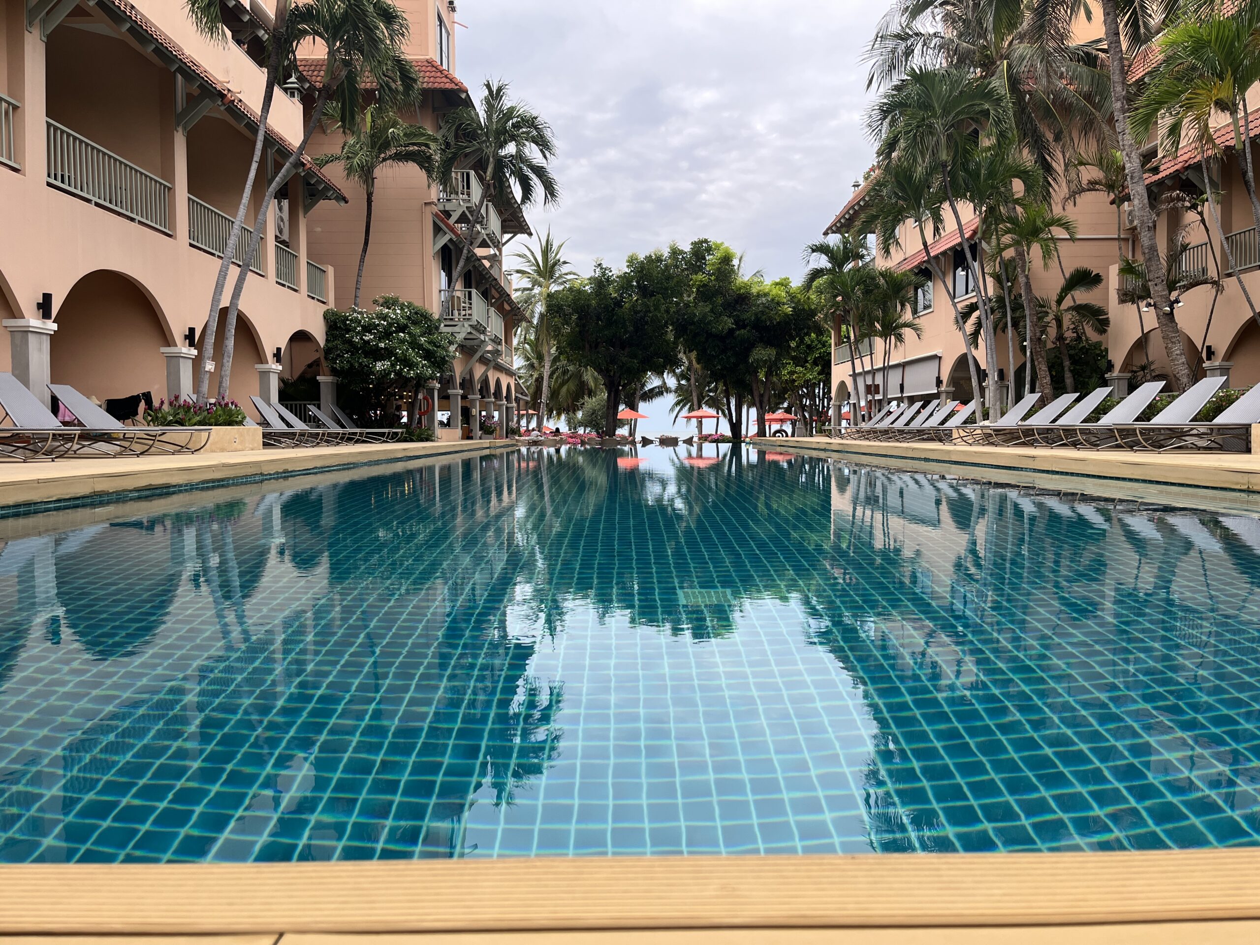 Hua Hin mit Teenager: Anantasila Hua Hin Poolbereich